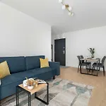 Διαμέρισμα Spacious With Functional Interiors Parking & Balcony By Renters