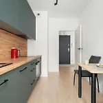 Διαμέρισμα Spacious With Functional Interiors Parking & Balcony By Renters Πόζναν