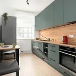 Spacious With Functional Interiors Parking & Balcony By Renters شقة