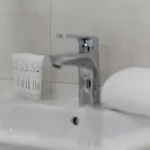 شقة Spacious With Functional Interiors Parking & Balcony By Renters بوزنان