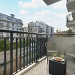 Διαμέρισμα Spacious With Functional Interiors Parking & Balcony By Renters