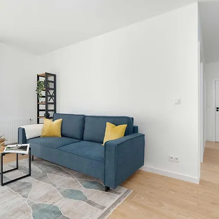 Spacious With Functional Interiors Parking & Balcony By Renters * Poznan