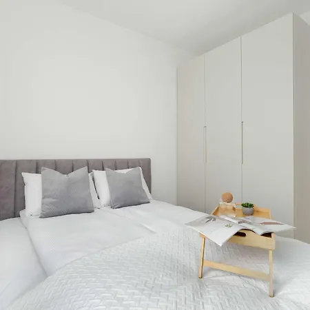 Spacious With Functional Interiors Parking & Balcony By Renters *