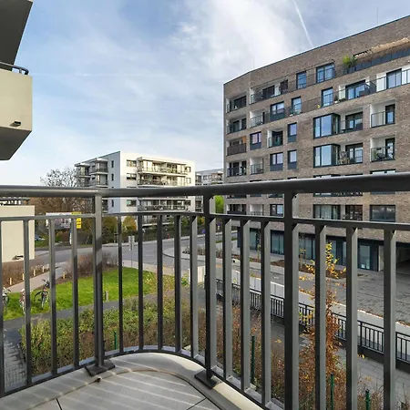 Διαμέρισμα Spacious With Functional Interiors Parking & Balcony By Renters Πόζναν