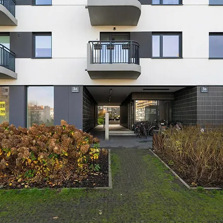 Spacious With Functional Interiors Parking & Balcony By Renters Διαμέρισμα *
