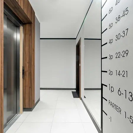 Spacious With Functional Interiors Parking & Balcony By Renters Διαμέρισμα