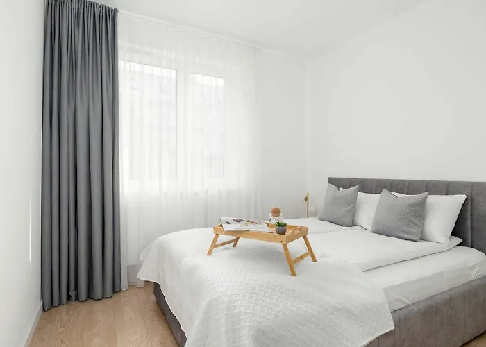 Spacious With Functional Interiors Parking & Balcony By Renters Apartment *