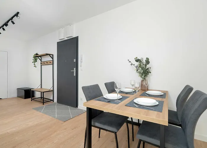 Spacious With Functional Interiors Parking & Balcony By Renters Apartment *